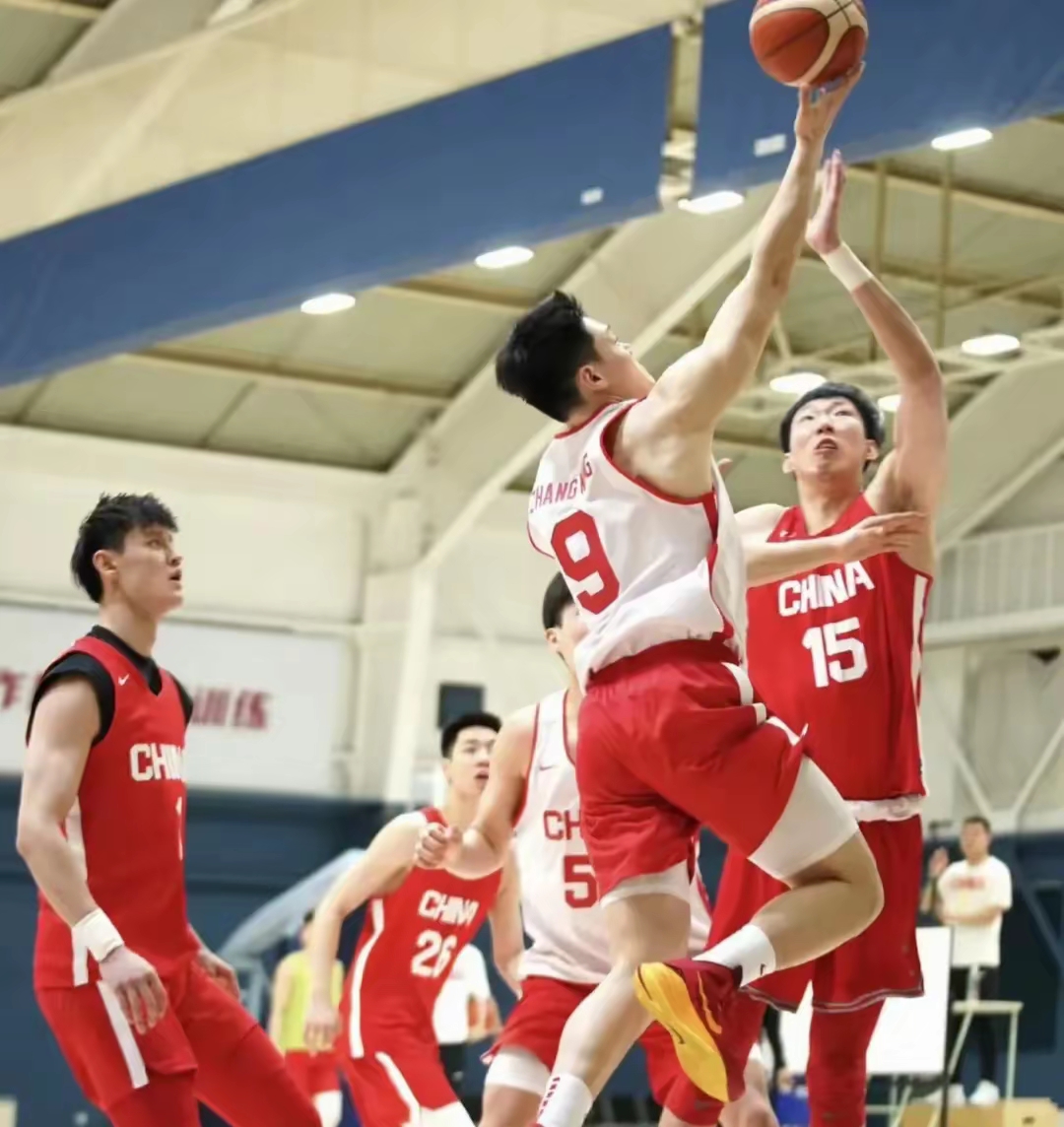 西藏男篮全新战术曝光，球队队员备战正劲